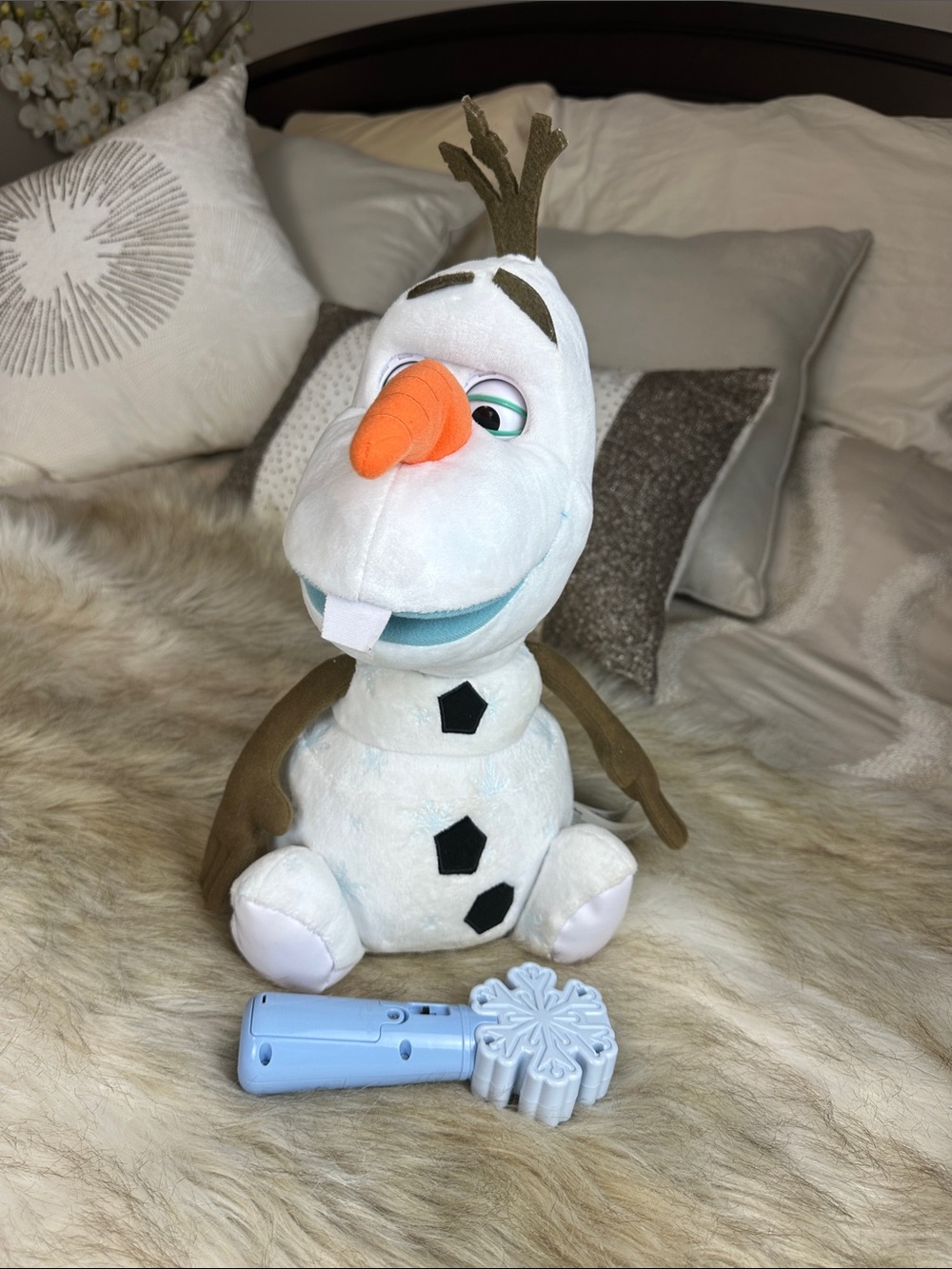 Disney Frozen Olaf Interactive Singing Moving Plush Toy w/ Snowflake Wand